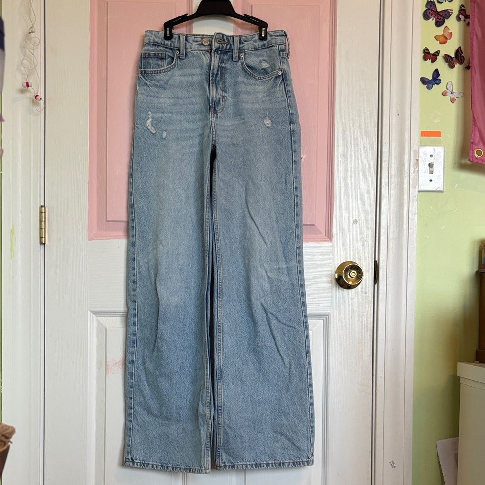 Light Wash Wide-Leg Women’s Jeans — Casual Flare